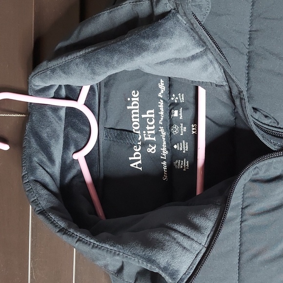 Abercrombie & Fitch NWOT stretch lightweight, packable puffer Jacket - Picture 9 of 15